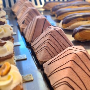 Le Khéops, entremets au chocolat au lait, framboise et noisette