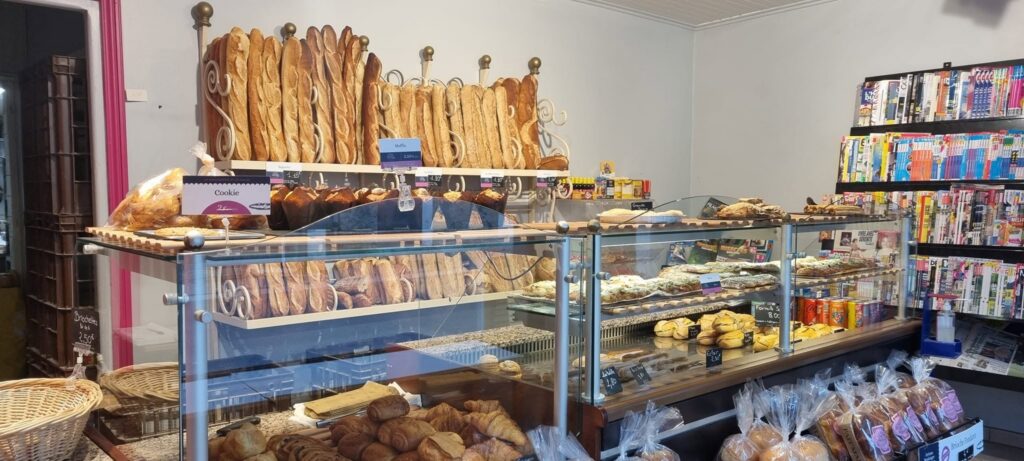 Interieur boutique comptoir pains
