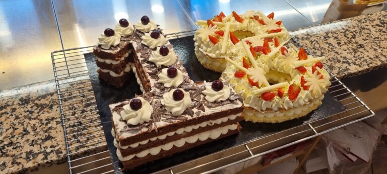 Number cake foret noire fraise